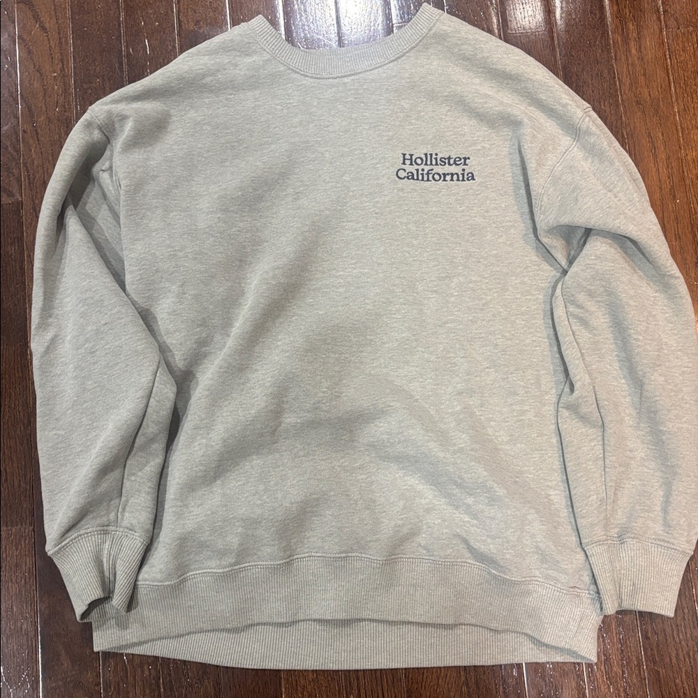 Hollister Light Gray Crewneck Sweatshirt
